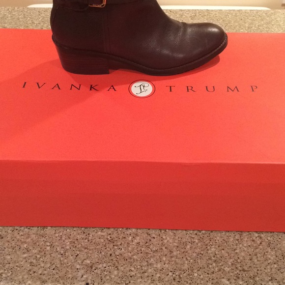 Ivanka Trump size 6.5 Dark Brown Leather Boots - Picture 8 of 8